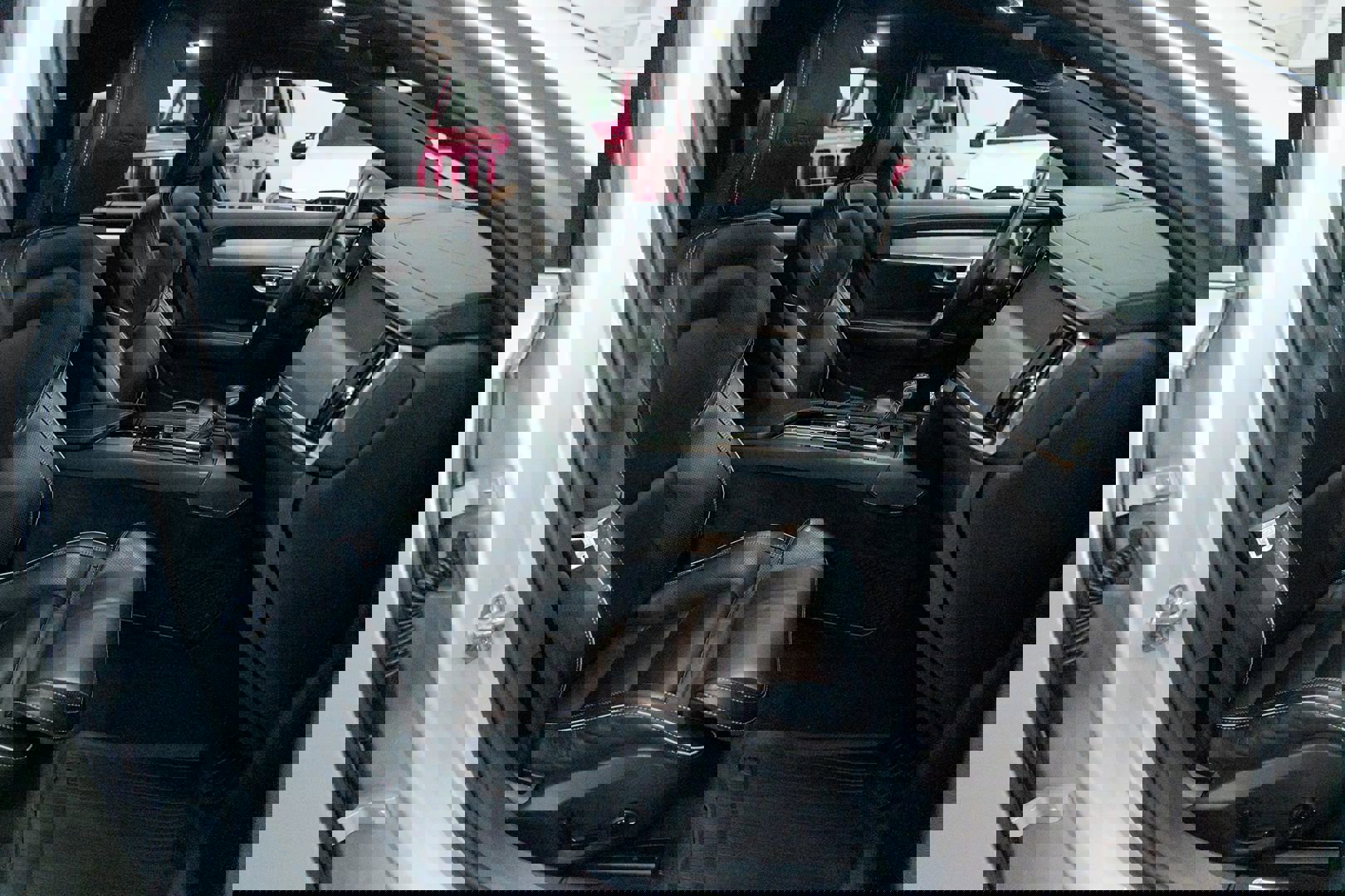 Used 2019 Volvo V90 T5 R-Design w/ Protection Package Premier image 34