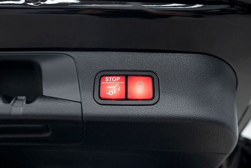 Used 2024 Mercedes-Benz GLB 250 4MATIC w/ Driver Assistance Package image 35