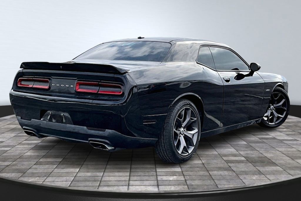 Used 2019 Dodge Challenger R/T image 2