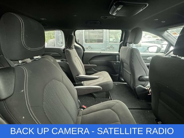Used 2019 Chrysler Pacifica Touring Plus w/ S Appearance Package FWD image 3