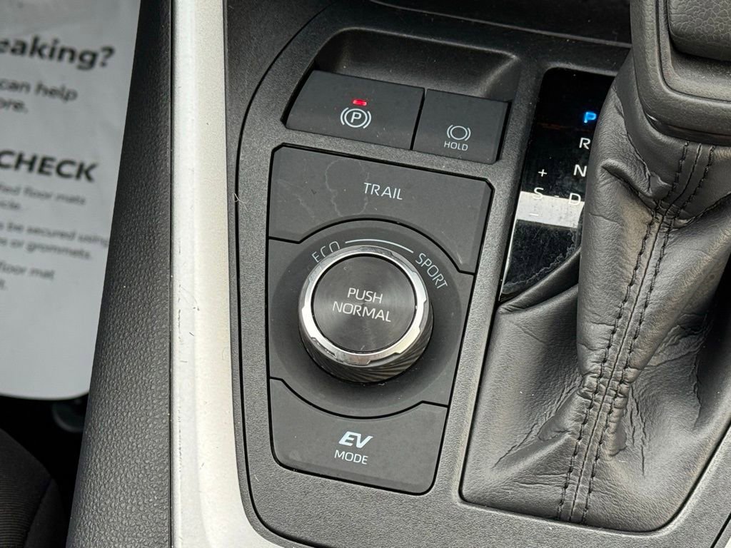 Certified 2025 Toyota RAV4 LE image 36