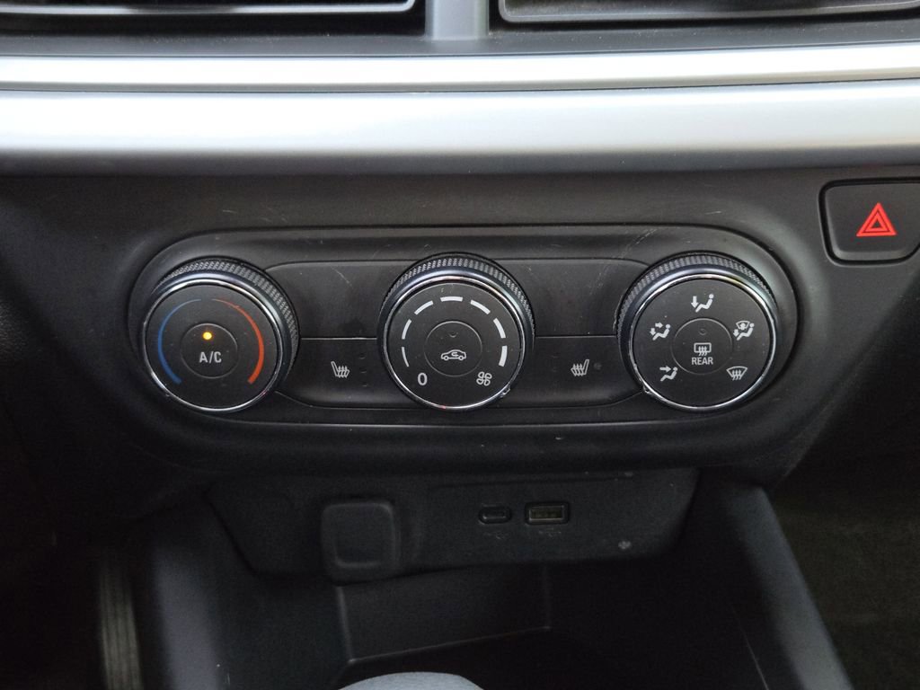 Used 2025 Chevrolet Trax LS w/ LS Convenience Package image 14