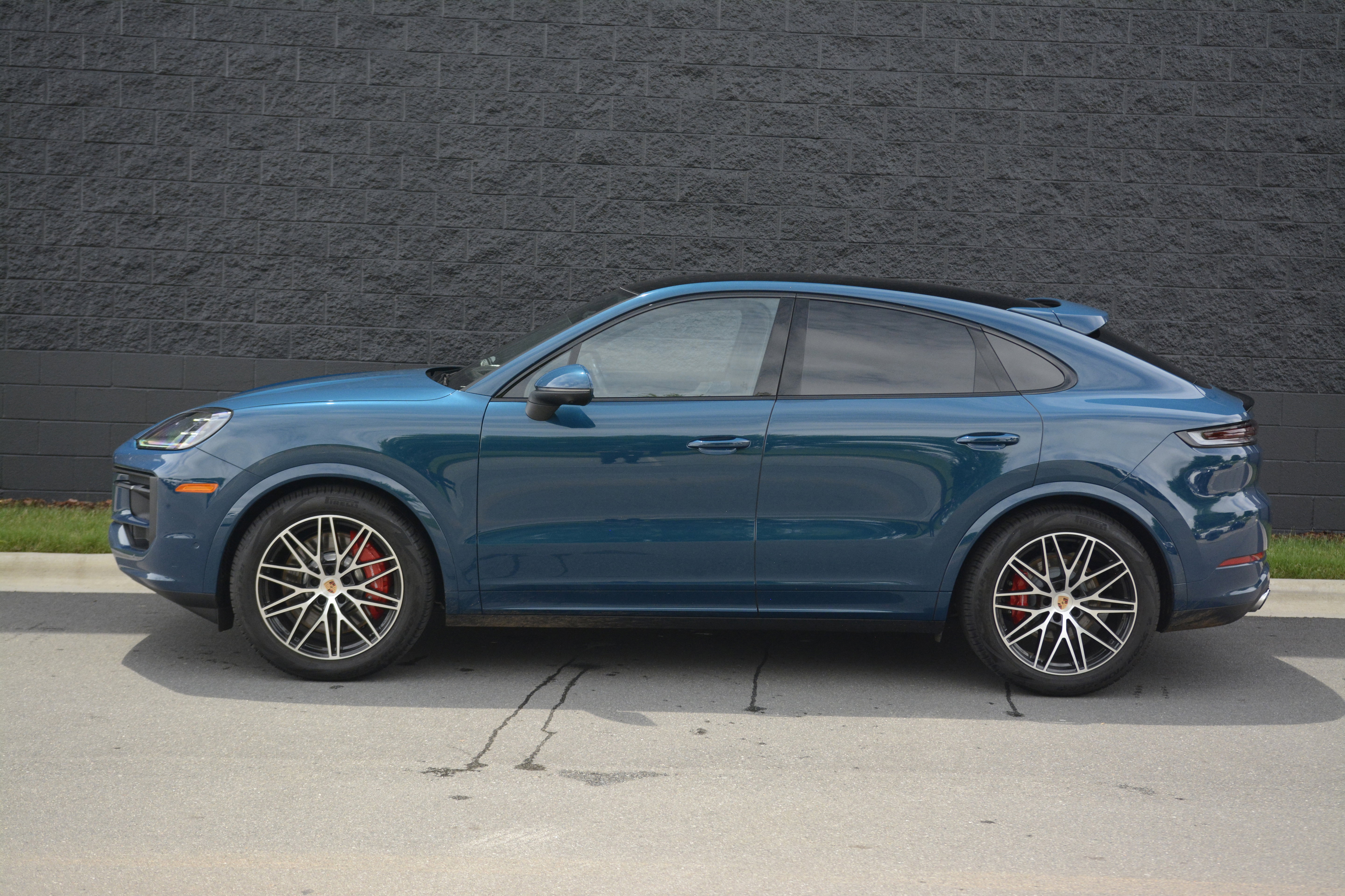 Certified 2026 Porsche Cayenne S AWD/4WD image 2