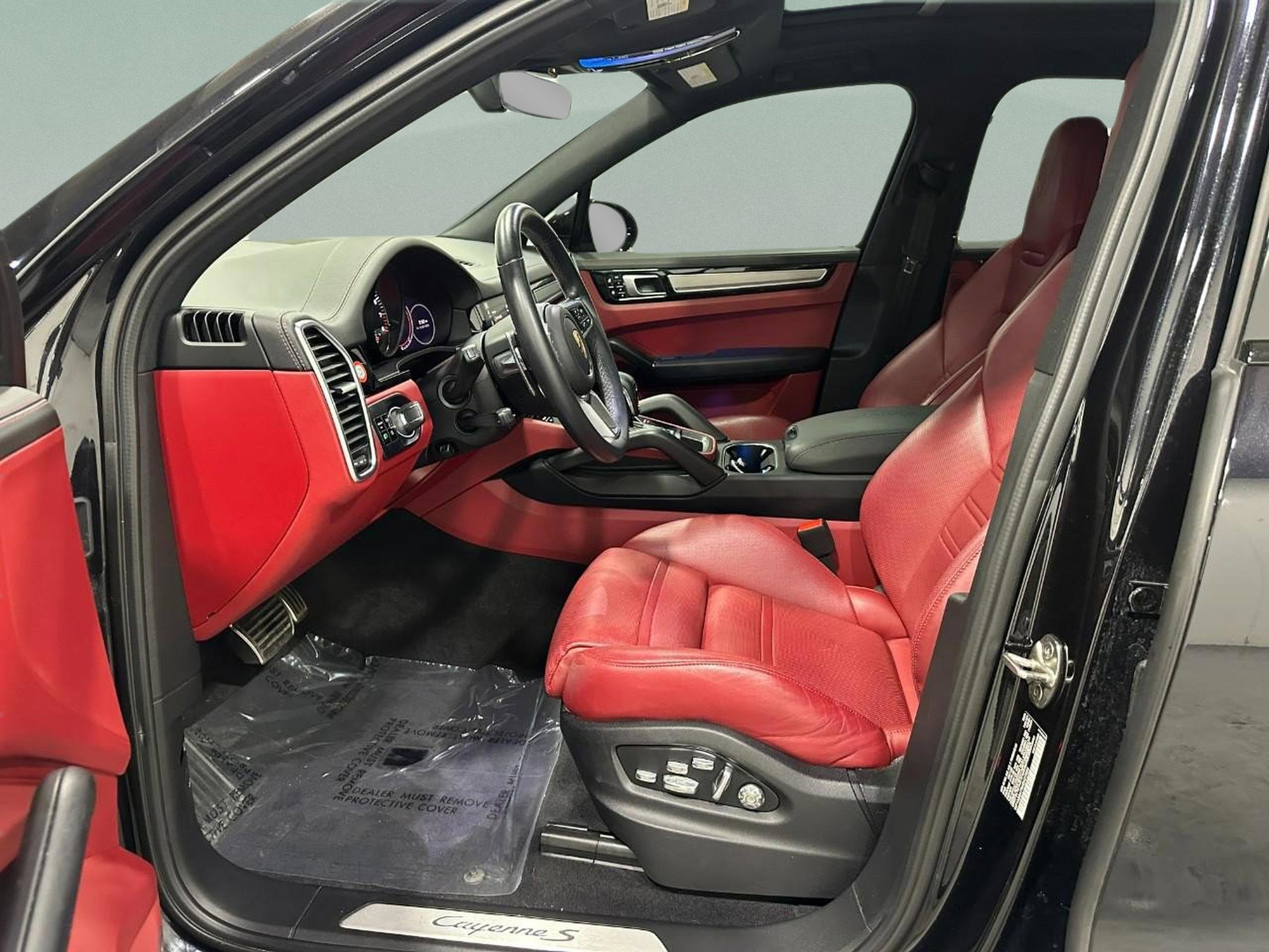 Used 2021 Porsche Cayenne S image 21