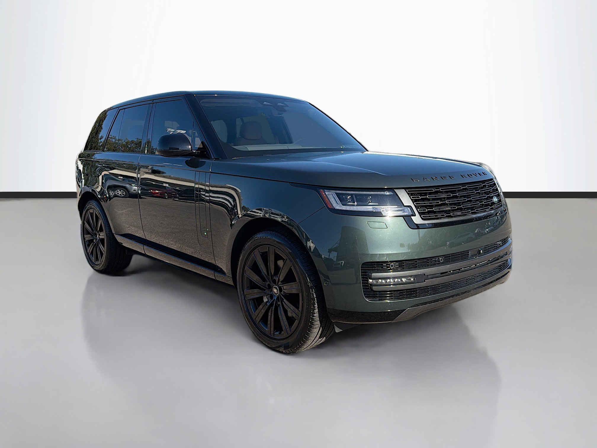 Used 2025 Land Rover Range Rover SE image 1