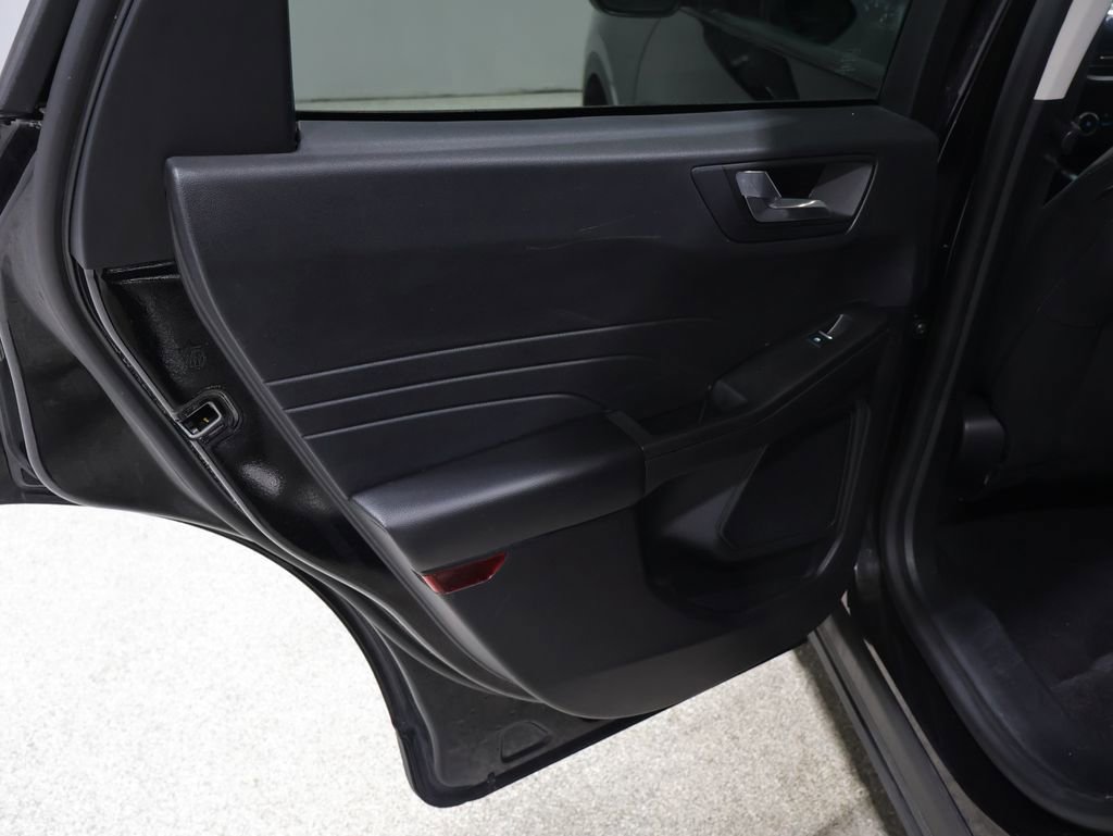 Used 2021 Ford Escape SE image 18