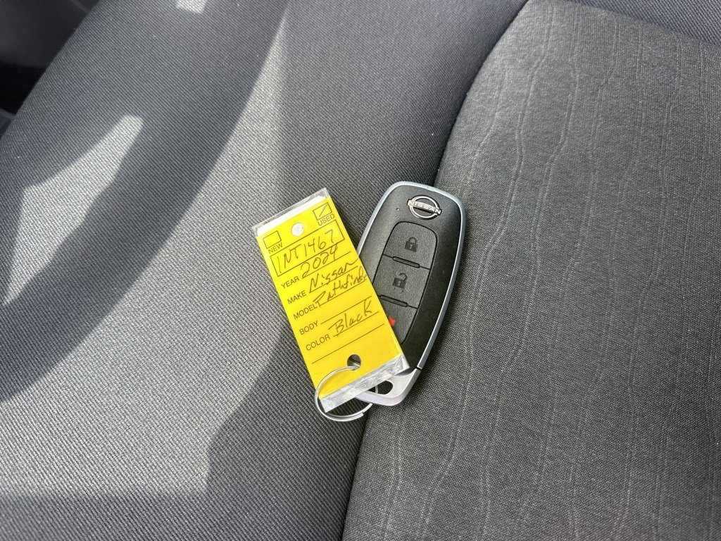 Used 2024 Nissan Pathfinder S image 31