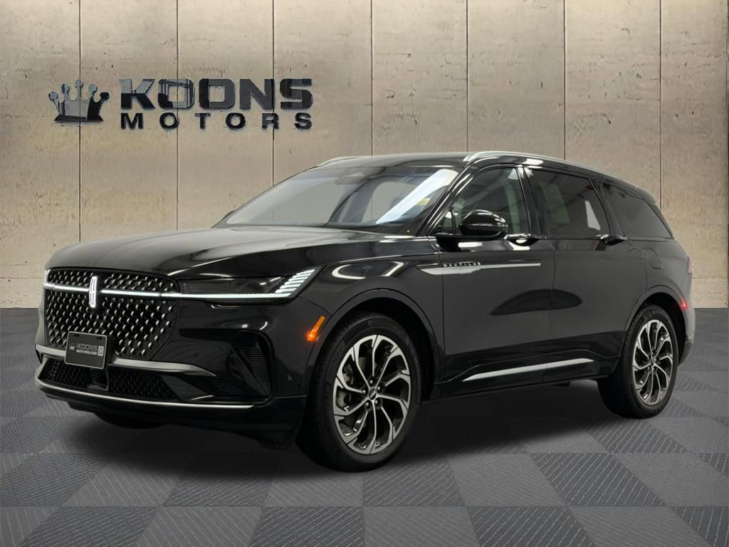 Used 2024 Lincoln Nautilus Reserve image 1