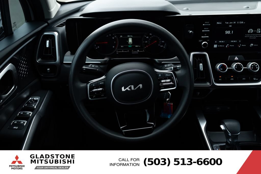 Used 2023 Kia Sorento LX AWD/4WD image 11