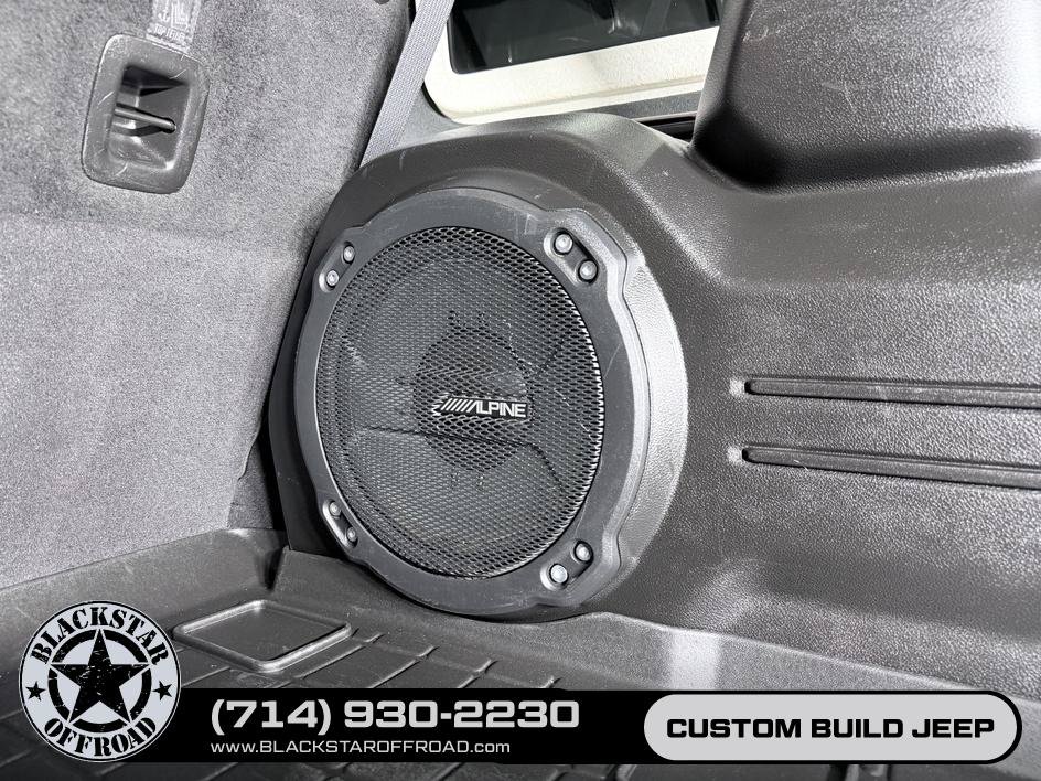 Used 2025 Jeep Wrangler Unlimited Rubicon AWD/4WD image 27