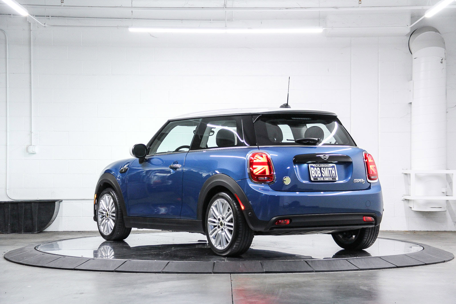 Certified 2024 MINI Cooper SE FWD image 4