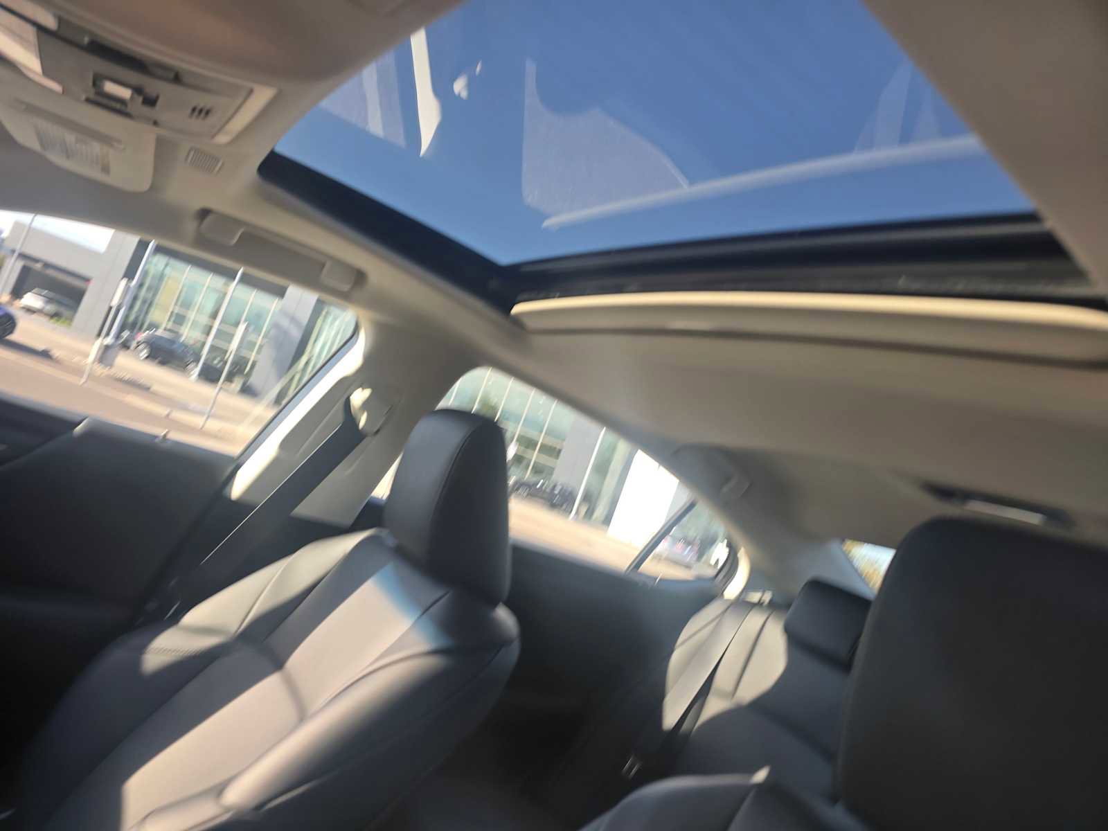 Used 2025 Lexus ES 300h w/ Premium Package image 25