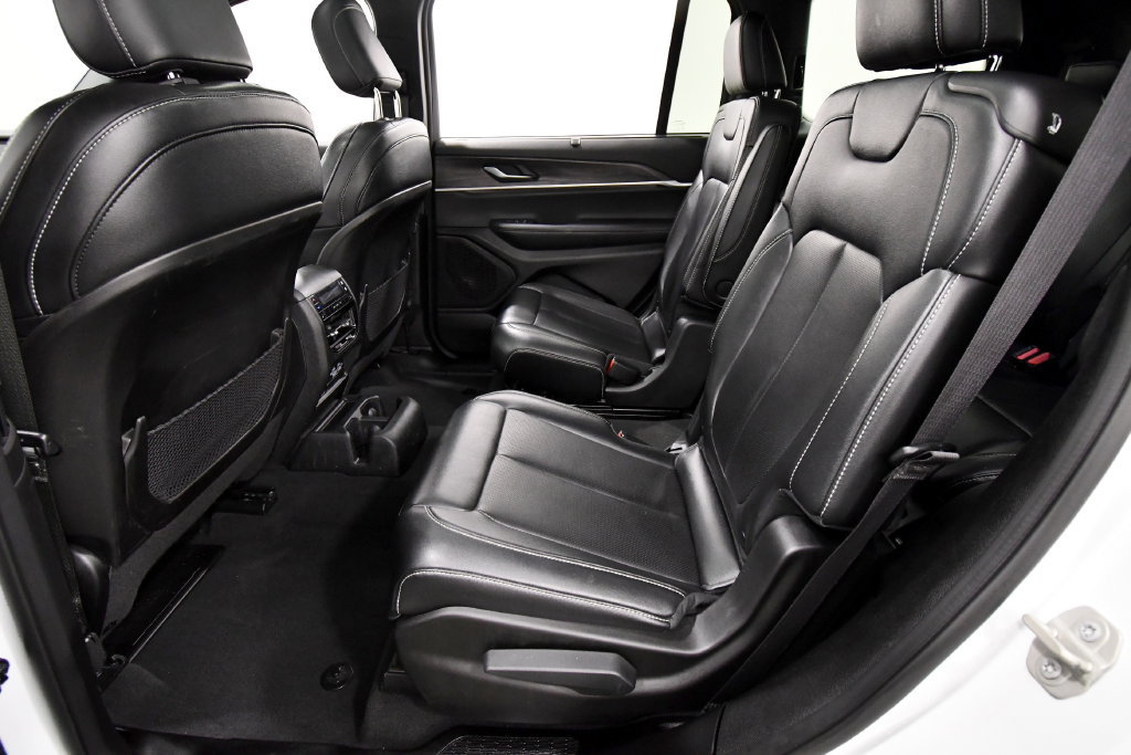 Used 2024 Jeep Grand Cherokee L Limited w/ Luxury Tech Group II AWD/4WD image 15
