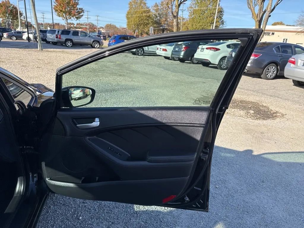 Used 2017 Kia Forte LX w/ LX Popular Package image 18