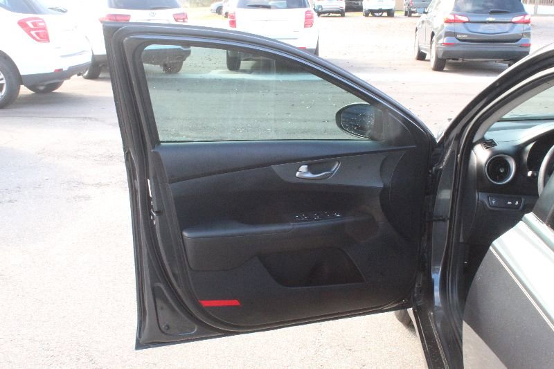 Used 2020 Kia Forte Sedan image 8