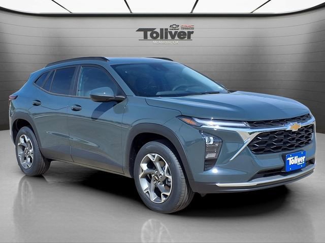 New 2026 Chevrolet Trax LT w/ Driver Confidence Package FWD image 2
