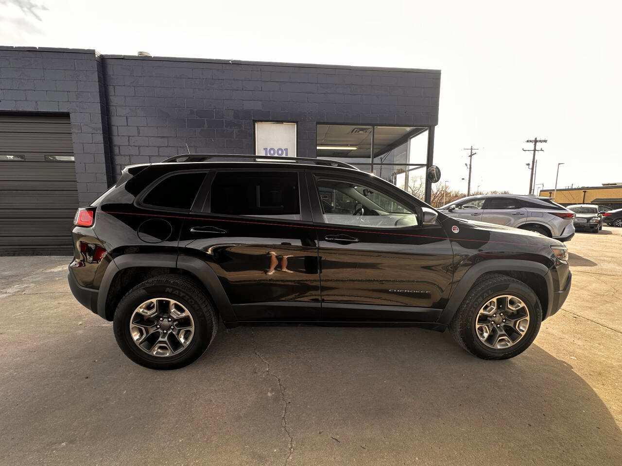 Used 2019 Jeep Cherokee Trailhawk w/ Trailer Tow Group AWD/4WD image 9