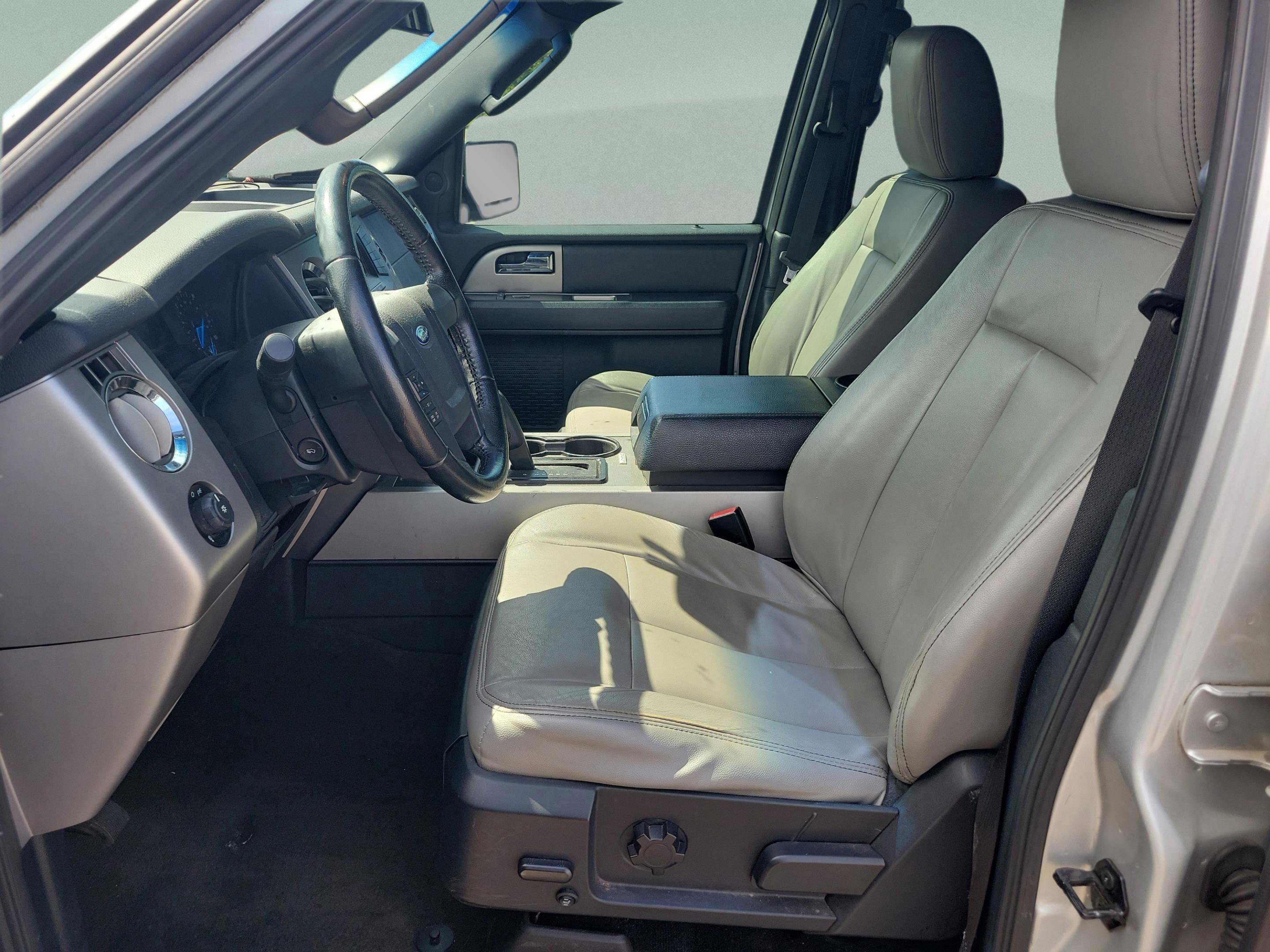 Used 2017 Ford Expedition XLT AWD/4WD image 23