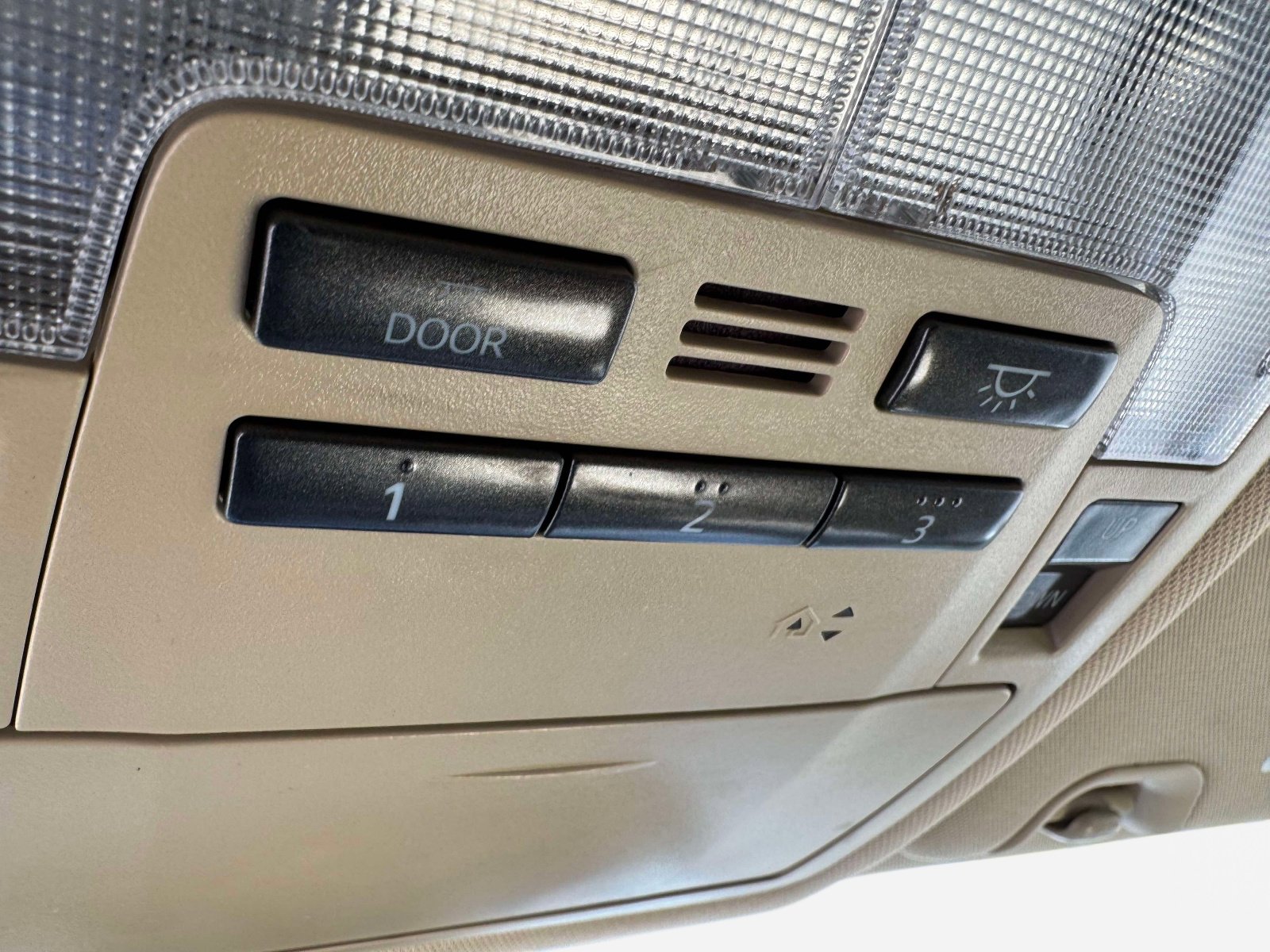 Used 2019 Toyota Highlander XLE image 37