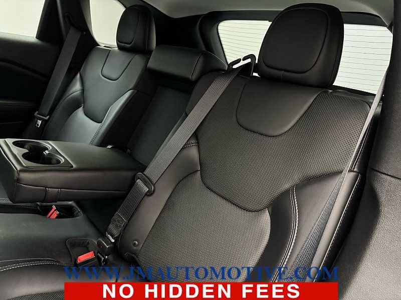 Used 2019 Jeep Cherokee Limited image 16