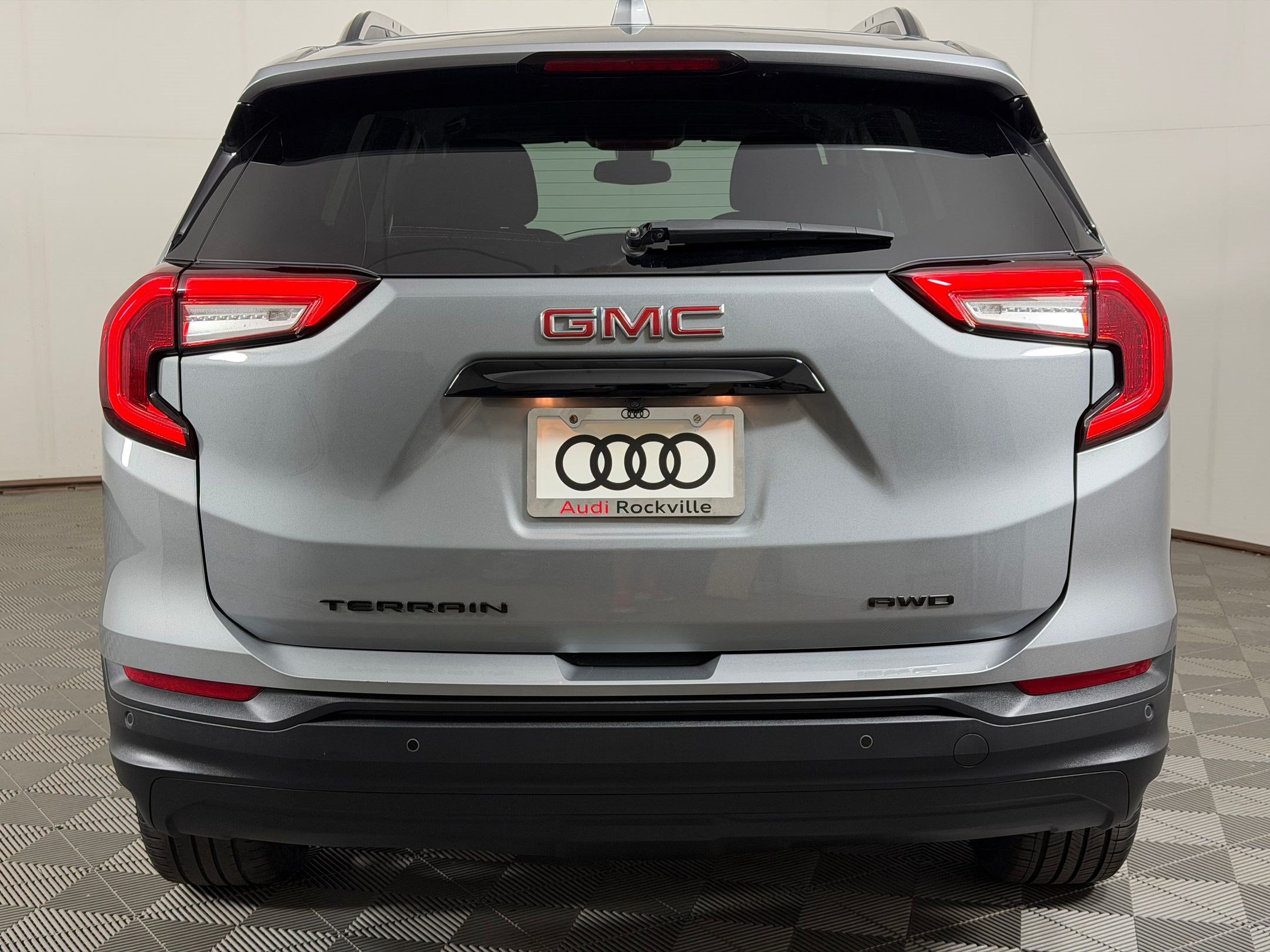 Used 2023 GMC Terrain SLE w/ Driver Convenience Package AWD/4WD image 10