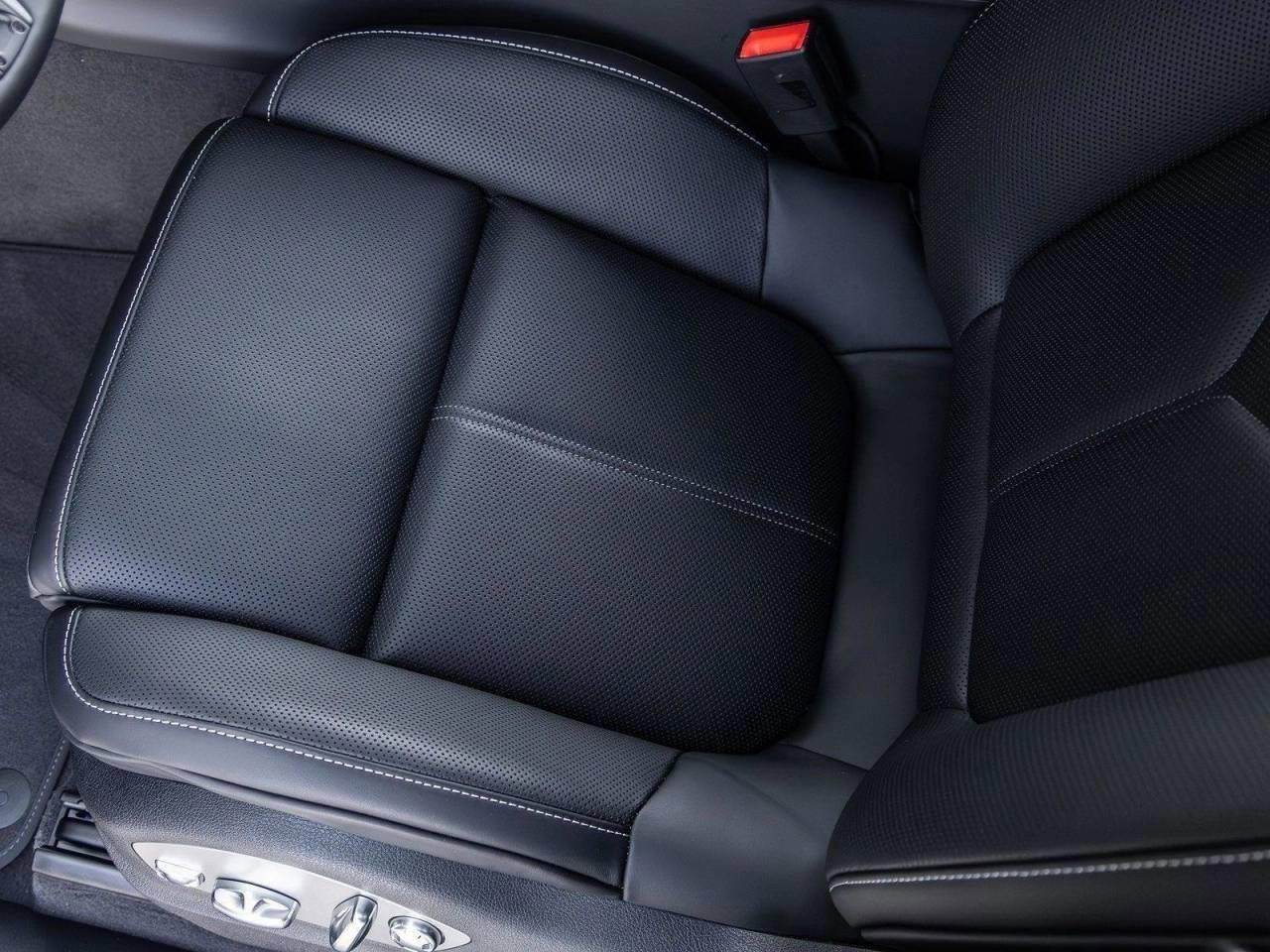 New 2026 Porsche Macan Turbo image 75