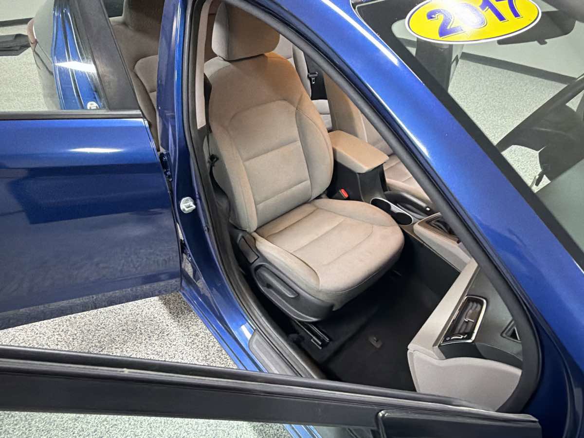 Used 2017 Hyundai Elantra SE FWD image 26