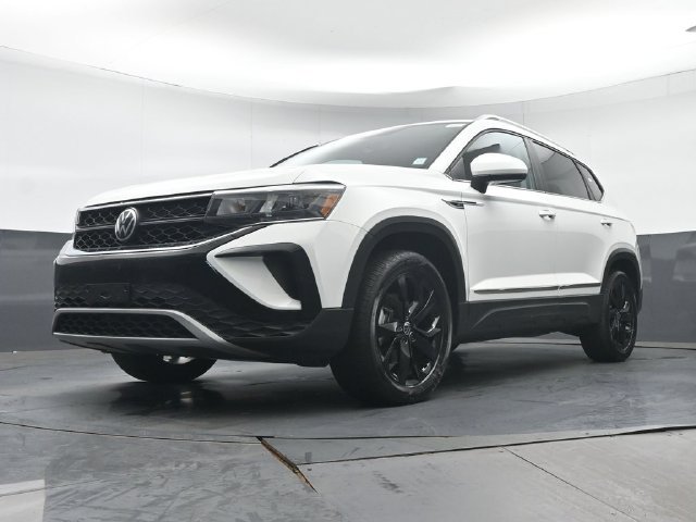 Used 2022 Volkswagen Taos SE w/ Panoramic Sunroof Package AWD/4WD image 25