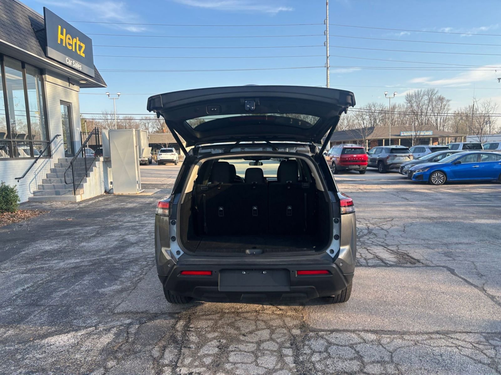 Used 2025 Nissan Pathfinder SV image 32