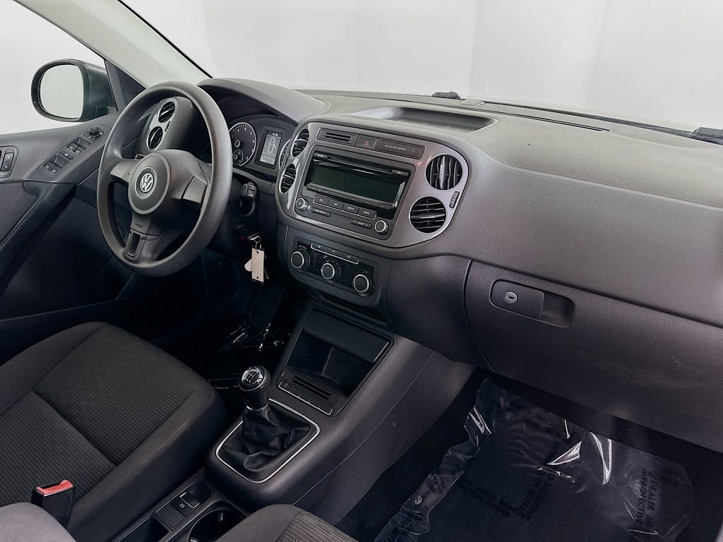 Used 2012 Volkswagen Tiguan S image 31
