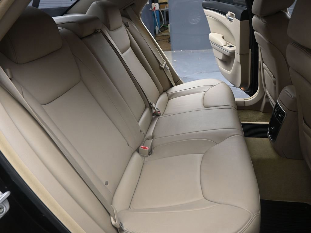 Used 2013 Chrysler 300 Base image 18