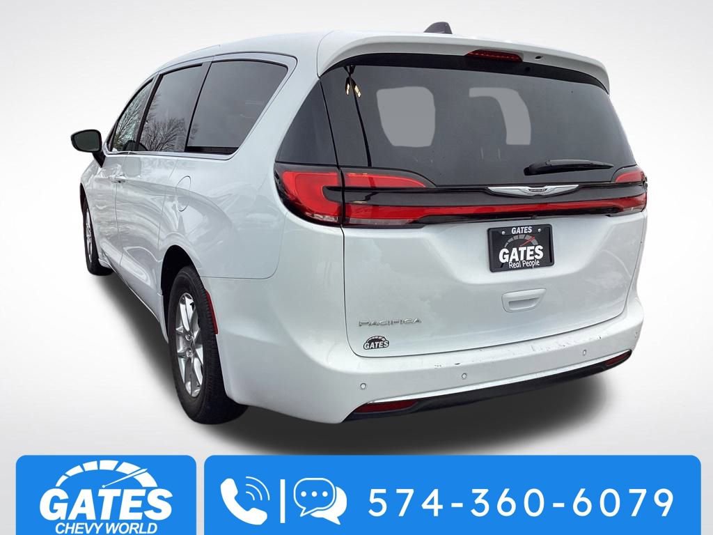 Used 2024 Chrysler Pacifica Touring-L image 6
