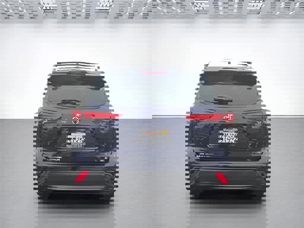 Used 2023 Toyota Highlander XLE image 5