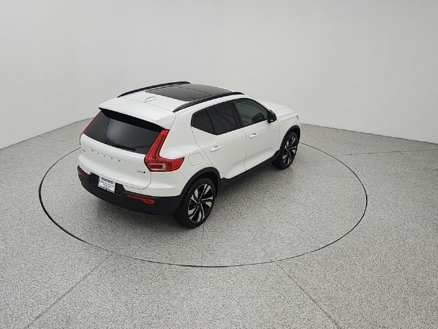Certified 2025 Volvo XC40 B5 Ultra AWD/4WD image 17