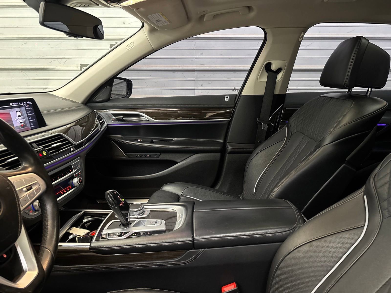 Used 2021 BMW 750i xDrive AWD/4WD image 19