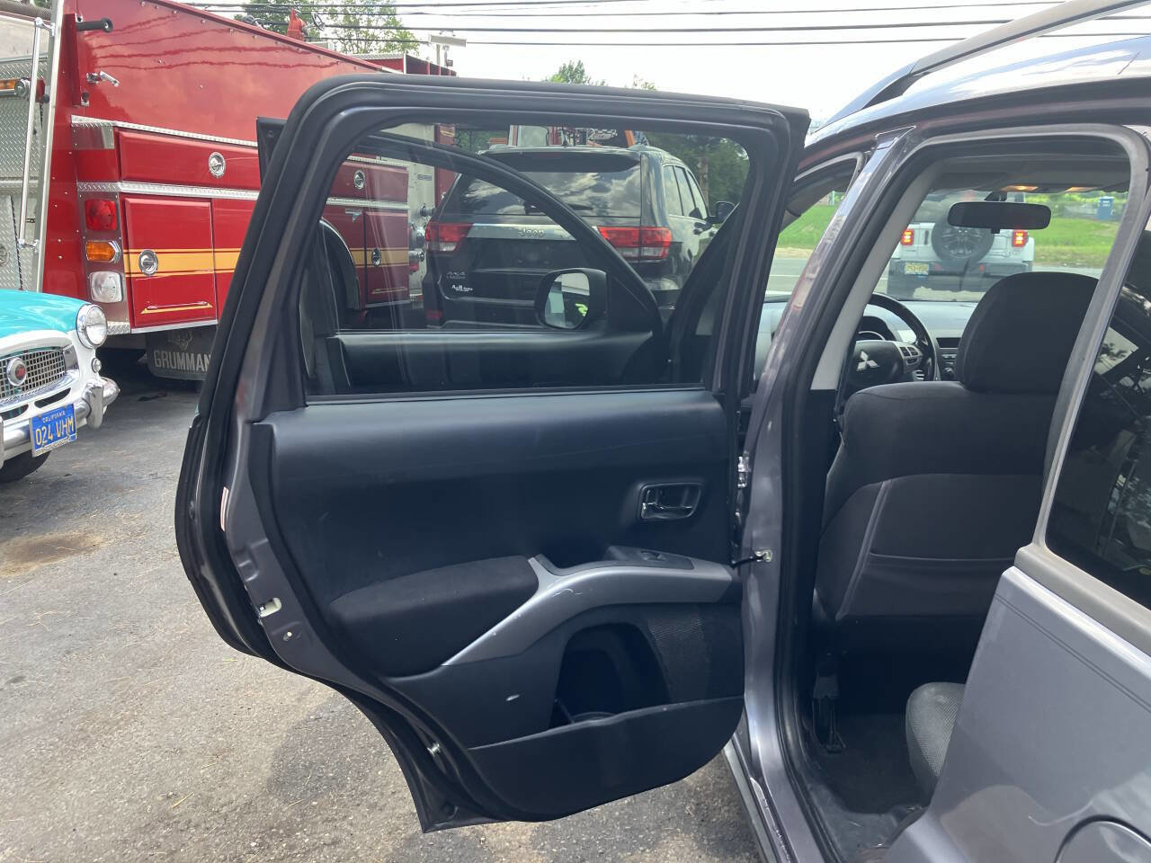 Used 2009 Mitsubishi Outlander ES image 16