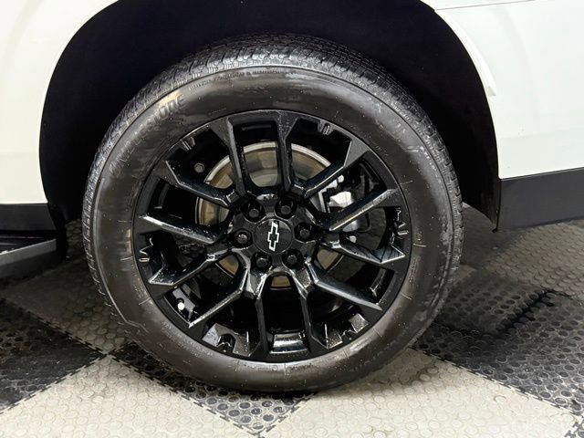 Used 2025 Chevrolet Suburban High Country w/ Sun And Tow Package image 15