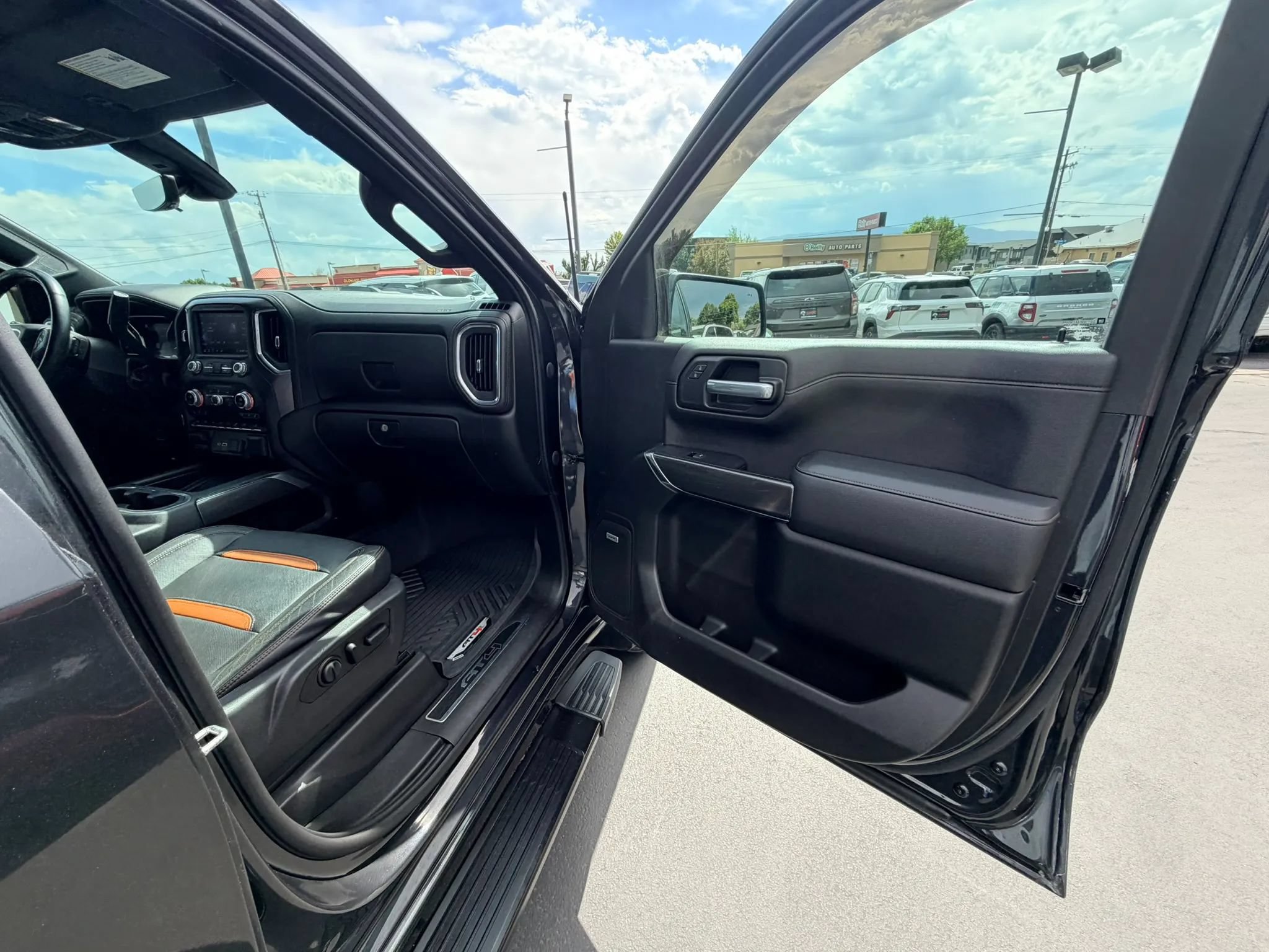 Used 2020 GMC Sierra 1500 AT4 w/ AT4 Premium Package AWD/4WD image 25