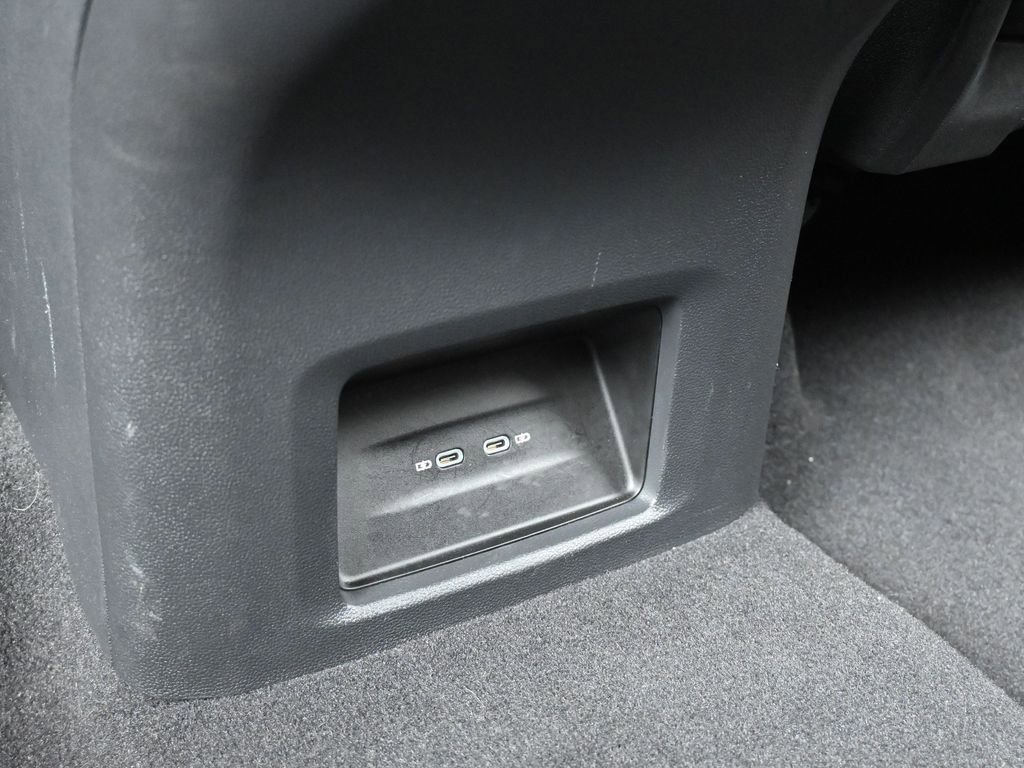 Used 2024 Volkswagen Atlas Cross Sport SE image 32