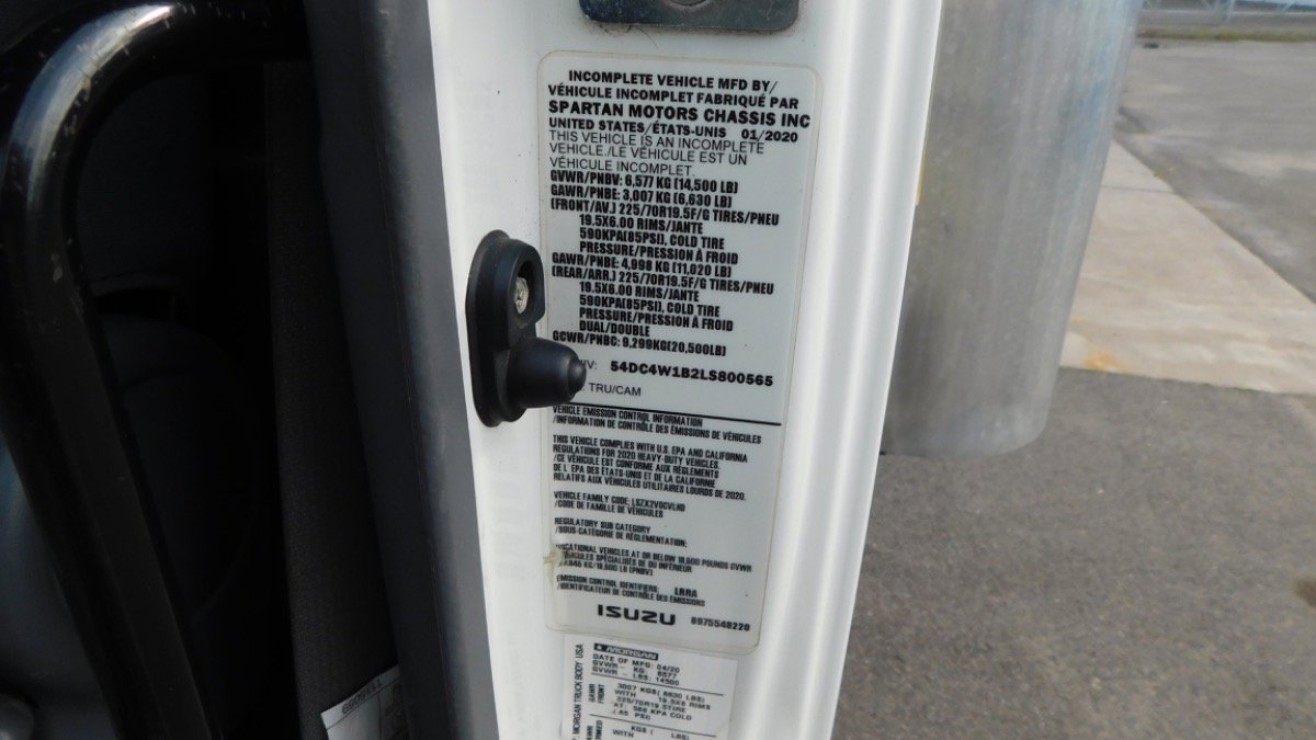 Used 2020 Isuzu NPR image 16