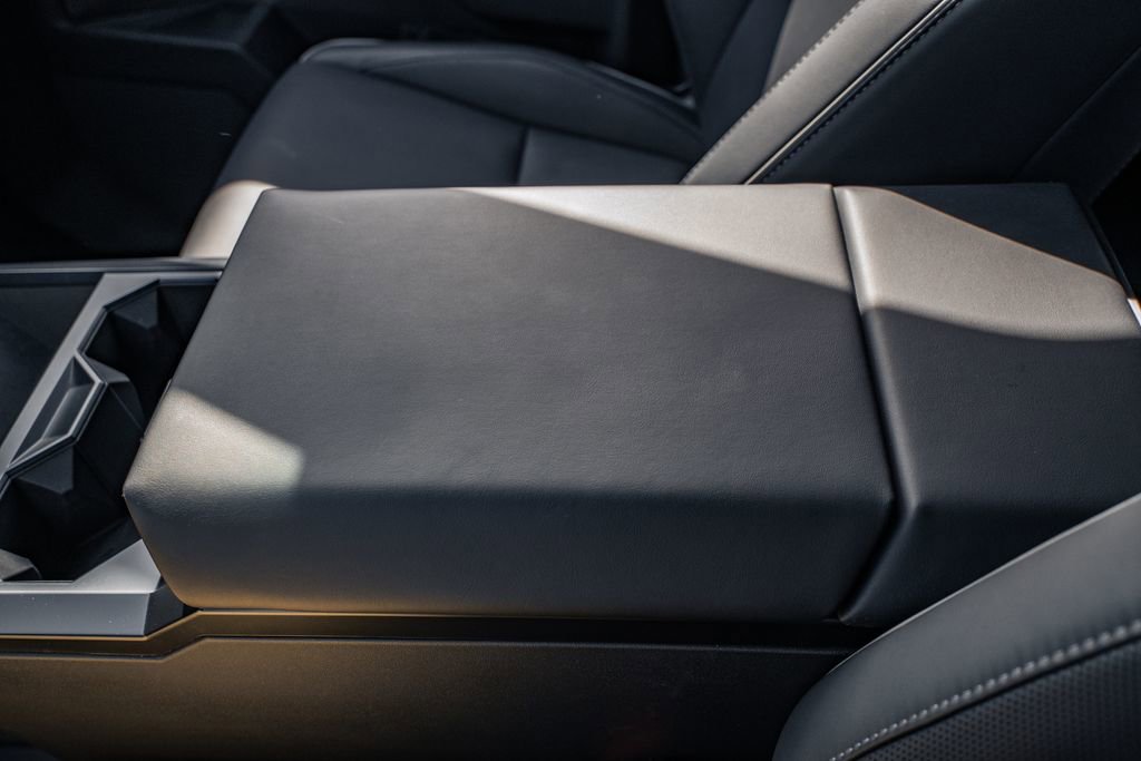 Used 2024 Tesla Cybertruck AWD Crew Cab image 28