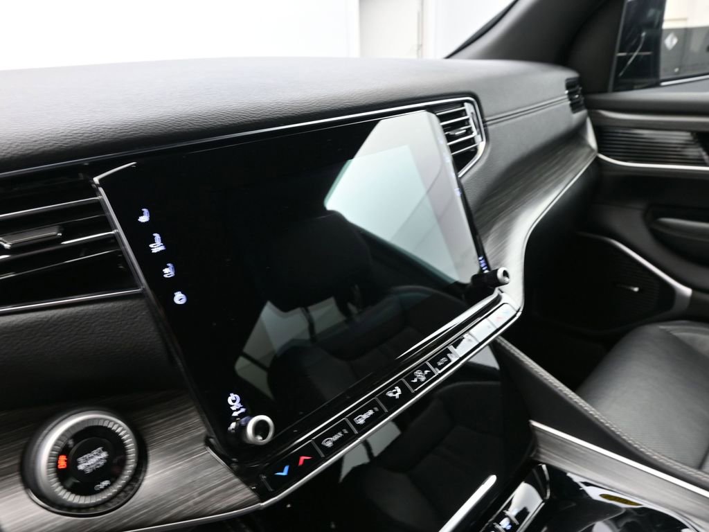 Used 2024 Jeep Wagoneer L Series II w/ Flexible Seating Group image 15