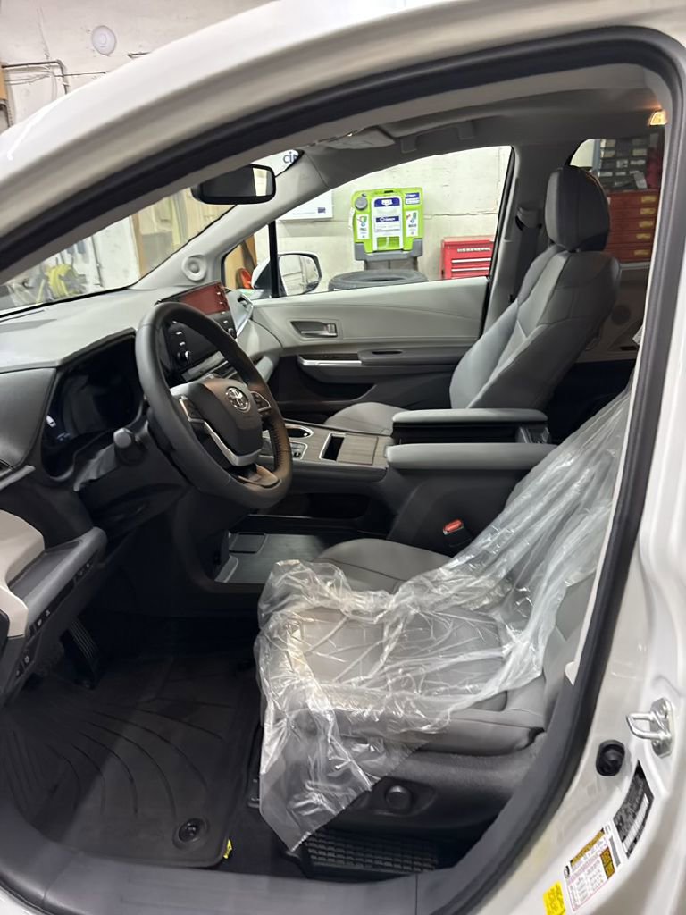 Used 2024 Toyota Sienna XLE image 26