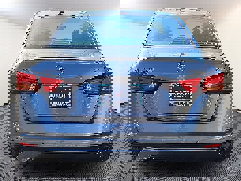 Used 2024 Nissan Altima 2.5 SV image 5