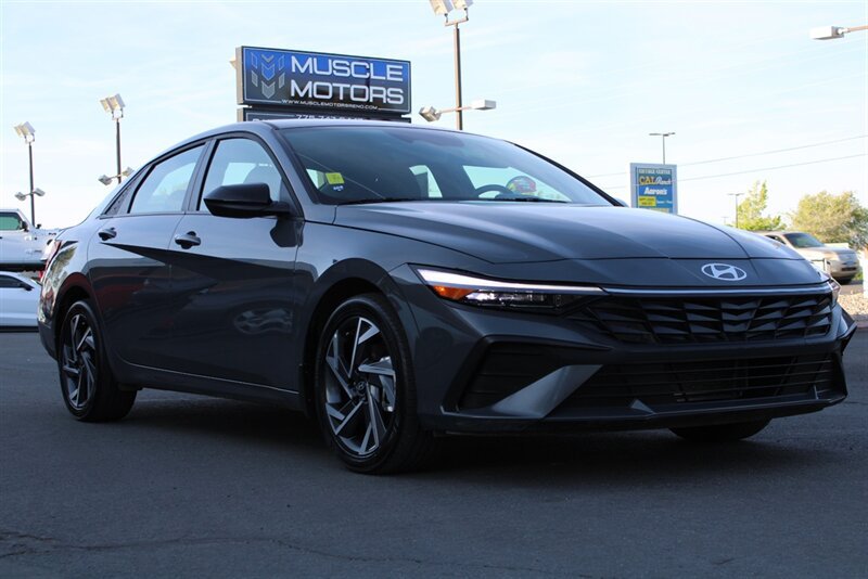Used 2025 Hyundai Elantra Sport FWD image 1