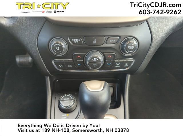 Used 2014 Jeep Cherokee Limited w/ Luxury Group image 25