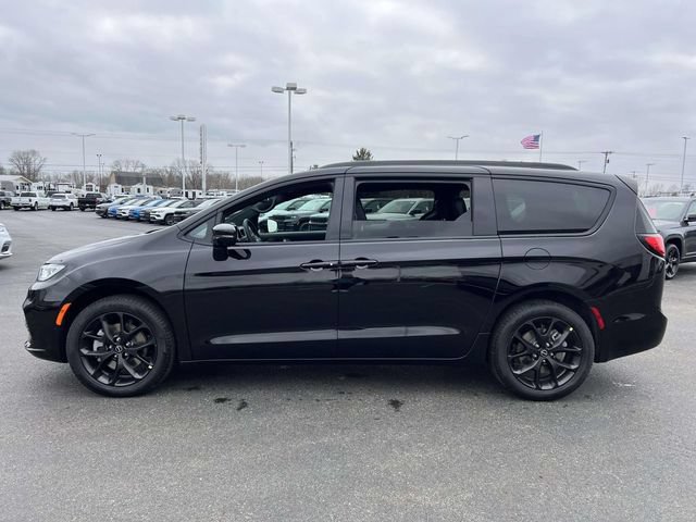 New 2026 Chrysler Pacifica Select w/ S Appearance Package AWD/4WD image 6