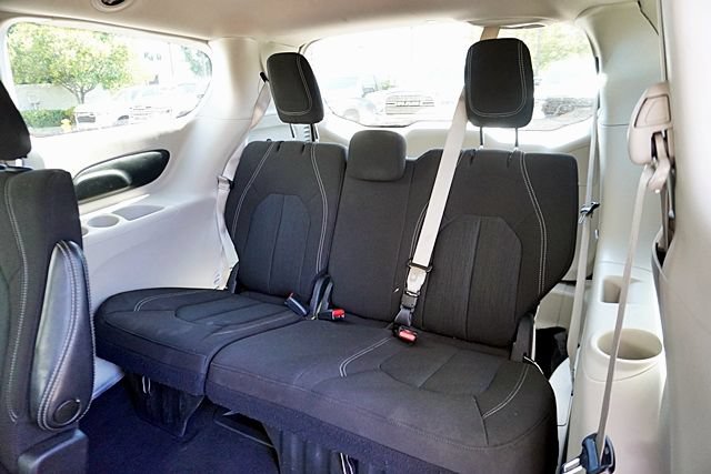 Used 2022 Chrysler Voyager LX FWD image 18