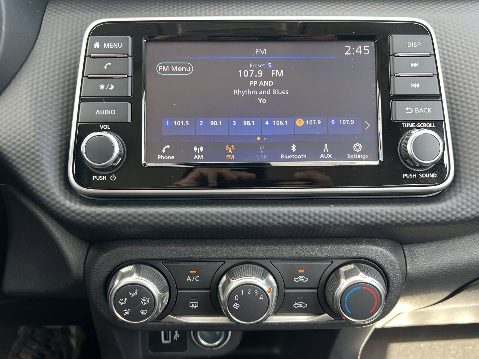 Certified 2025 Nissan Kicks Play S image 4