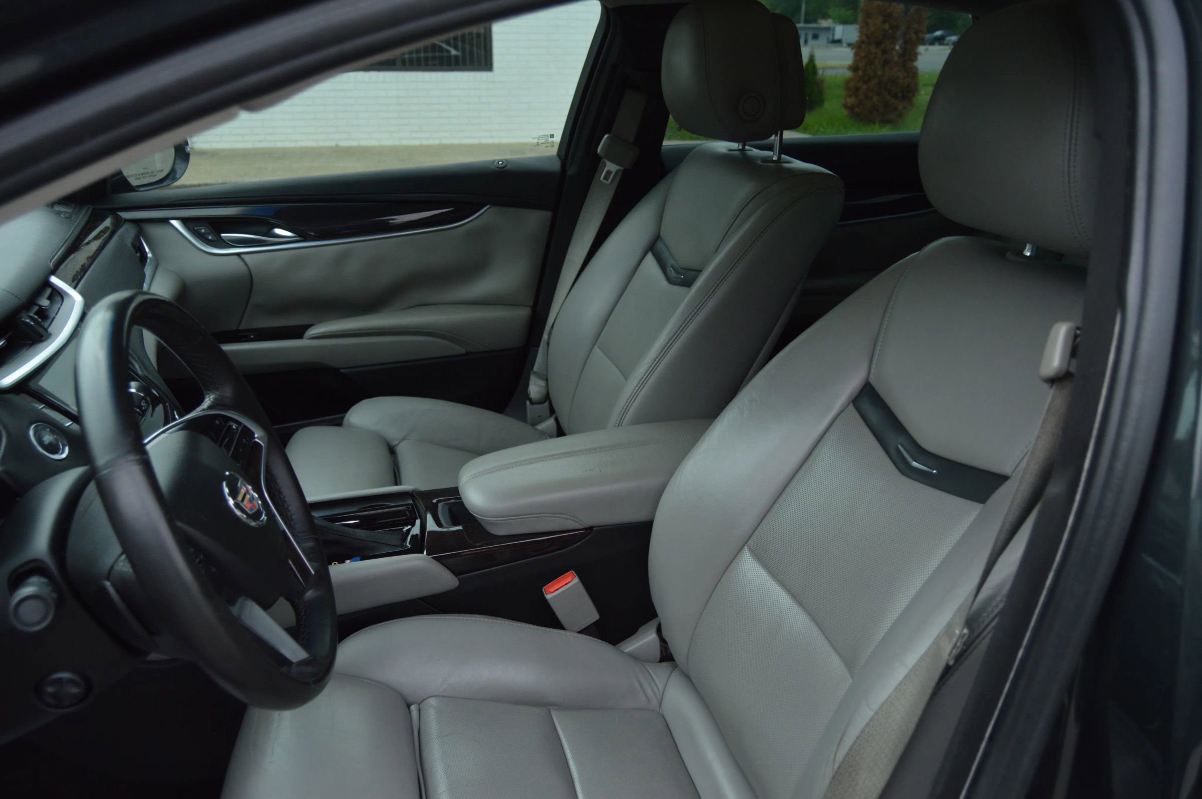 Used 2013 Cadillac XTS Luxury w/ Driver Awareness Package FWD image 9
